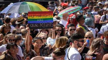 Suiza despenalizó la homosexualidad en 1942. Existía la unión civil pero no el matrimonio. 