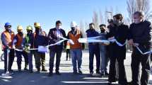 Imagen de Inauguran un importante puente en Zeballos y Crouzeilles, del barrio Canal V de Neuquén