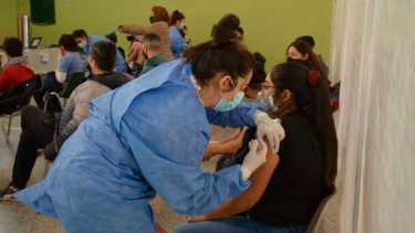 Hasta ayer la provincia de Neuquén llevaba aplicadas 1.273.598 dosis contra el coronavirus. Foto archivo.