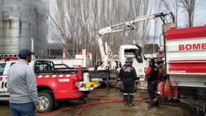 Extinguieron el incendio en un silo entre Neuquén y Plottier, tras 48 horas de trabajo