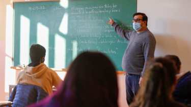 La ley establece la capacitación obligatoria en violencia de género y ejercicio de las masculinidades en todos los niveles educativos. Foto Archivo.