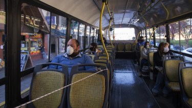 Dentro de dos semanas, los usuarios podrán expresarse sobre las condiciones y el costo del transporte. El aumento deberá esperar. (archivo)