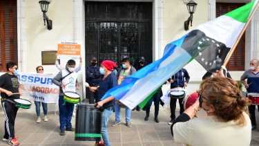 El gremio ASSPUR se movilizó en la capital rionegrina. Foto: Marcelo Ochoa