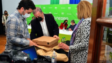 Pesatti fue el encargado de la apertura de la oferta. Foto: Marcelo Ochoa.