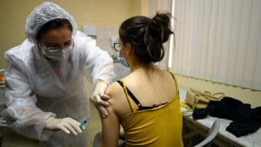 La vacunación en Rusia ha encontrado obstáculos importantes en sectores reacios a inmunizarse. 