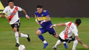 Con público en las tribunas, River y Boca juegan hoy en el Monumental: formaciones, hora y tevé
