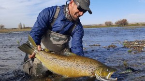 Limay Medio, así arranca la temporada en el río de las truchas asombrosas