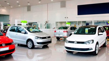 Los autos nuevos no abundan en las concesionarias. 