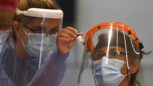 La ocupación de camas UTI bajó a menos de mil pacientes covid después más de un año