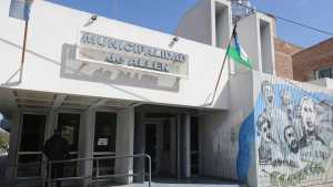 Por el uso indebido de un camión regador municipal, desplazaron a un funcionario de Allen