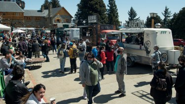 La octava edición de Bariloche a la Carta comenzó con la afluencia de gran cantidad de barilochenses y turistas. Foto: Marcelo Martínez 
