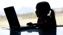 Imagen de Niñez en internet: desde los 13 en la boca del lobo