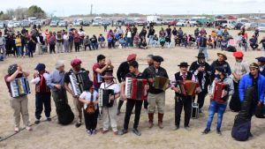 Cuando suenan los acordeones, en la meseta rionegrina se arma la fiesta