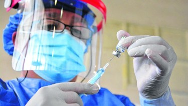 Instituyen el “Día de la vacunadora y el vacunador”, en honor a esta enfermera que falleció por Covid &#8211; 19