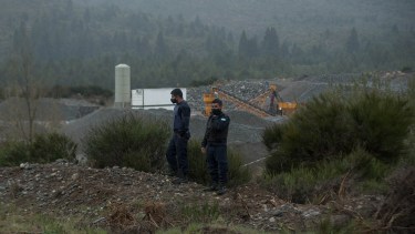 El cadáver lo encontraron en el predio donde funciona una cantera privada, en la zona sur de Bariloche. Foto: Marcelo Martínez