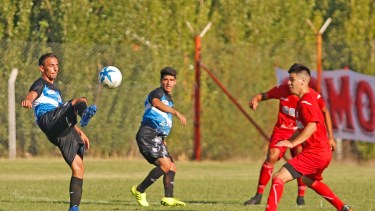 Rincón y el Rojo, dos de los neuquinos que tienen su participación asegurada en el Regional Amateur. Foto: archivo Juan Thomes 