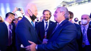 G20: Fernández y Biden se saludaron, hablaron del Papa y quedaron en conocerse más
