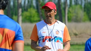 Fabián Pacheco vuelve a Deportivo Roca: un día la espera terminó