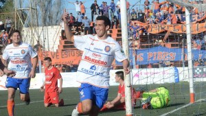 Mientras se demora la vuelta de la Confluencia, Fernández Oro rompió el mercado de pases