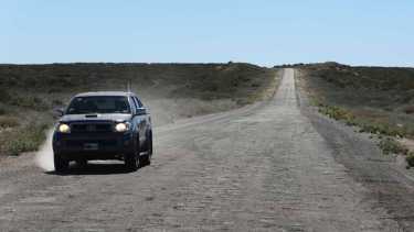 El proyecto prevé mejorar 154 kilómetros de la Ruta 6 (foto) y 31 kilómetros de la Ruta 8, entre La Esperanza y Los Menucos.