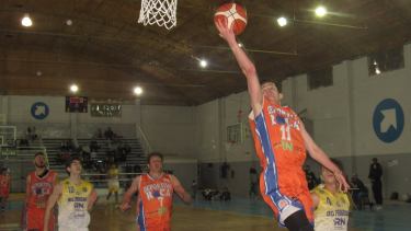 El Naranja se quedó con el clásico del domingo pasado en el Poli y quiere repetir. (Foto: Facebook Deportivo Roca)