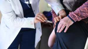 La vacunación contra el coronavirus sigue hasta hoy en Bariloche