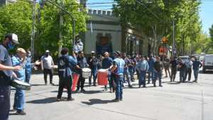 Trabajadores del EPAS protestaron frente  a Casa de Gobierno de Neuquén