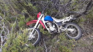 Encuentran una moto que podría ser de los desaparecidos que buscan en Villa Pehuenia