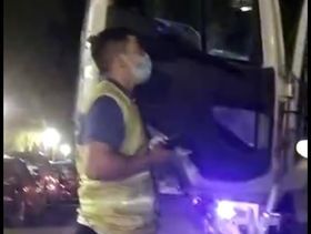 Un empleado municipal fue detenido por desacatado anoche en el Canalito. Foto Gentileza