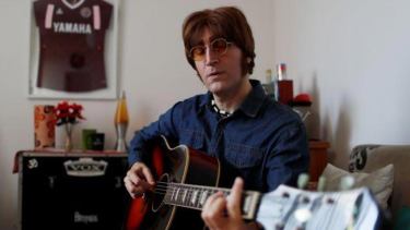 "A los 20 años comencé con la primera banda tributo a The Beatles en Lanús. Y hace unos años empecé a trabajar con gente de Inglaterra", detalló Parisi.