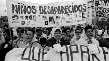 Abuelas de Plaza de Mayo 