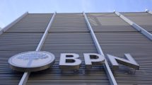 Imagen de Un empleado del BPN usaba una computadora del banco para robar con las tarjetas de los clientes