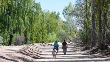 La millonaria ejecución del paseo de la Confluencia en la costa de los ríos, está frenada (foto Florencia Salto)