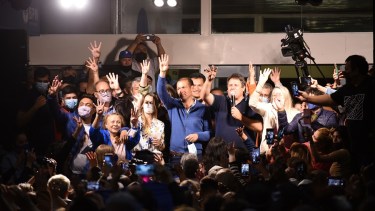 El intendente festejó junto al gobernador y los ediles electos en la municipalidad. Foto: Florencia Salto.