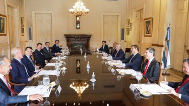 Al mandatario nacional se lo vio distendido durante el encuentro. 