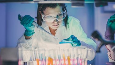 El laboratorio Astrazeneca anunció un cóctel de anticuerpos contra el Covid-19. 