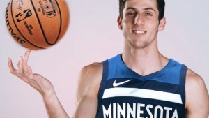 Bolmaro tuvo su estreno con Minnesota Timberwolves en la NBA