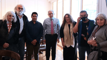 El ministro de Seguridad de Nación, Aníbal Fernández, se reunió ayer con referentes de la APDH y del Parlamento Mapuche. Foto: gentileza