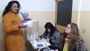La candidata del MAS trabaja en la escuela y no logra licencia para su campaña
