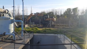 Dragaron las tomas de agua de Regina para garantizar el abastecimiento