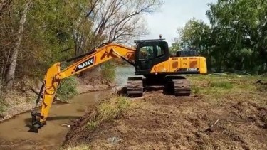 Dragaron las plantas de captación para asegurar el abastecimiento de agua. (Foto gentileza)