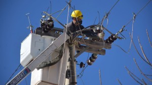 Anuncian corte de electricidad para el domingo en Roca por obras que daran seguridad a la red