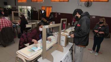 Las autoridades de mesa pueden cobrar hasta 6.000 pesos por colaborar en las elecciones. Convocan a interesados. (Foto: archivo Oscar Livera)