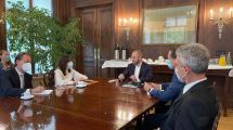 Imagen de Empezaron las reuniones entre Guzmán y el  FMI para renegociar la deuda, en un clima tenso