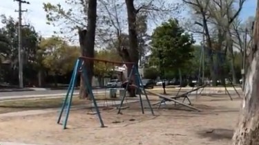 Las rejas se colocaron durante la gestión de Costa. La actual intendenta era parte de ese gobierno. 