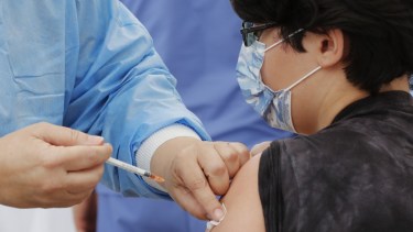 "Con Sinopharm tenemos una actitud expectante hasta tanto no contemos con toda la información al respecto de su seguridad", plantearon los pediatras.