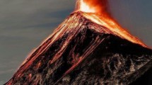 Imagen de Explosiones y fuego en el volcán español de la isla de La Palma, que sigue en erupción