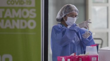 El Ministerio de Salud promueve un cambio de paradigma para descongestionar los centros de testeos de todo el país.