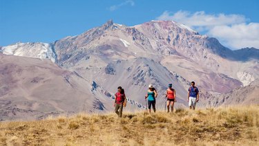 En la cima del volcán Domuyo, el punto más alto de la Patagonia. Foto: Neuquén Tur.