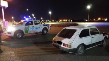 La Policía interceptó al vehículo en cercanías a una estación de servicio. 